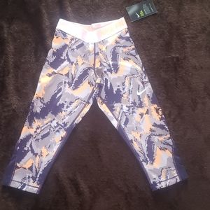 Nike girls Capris (Brand New)